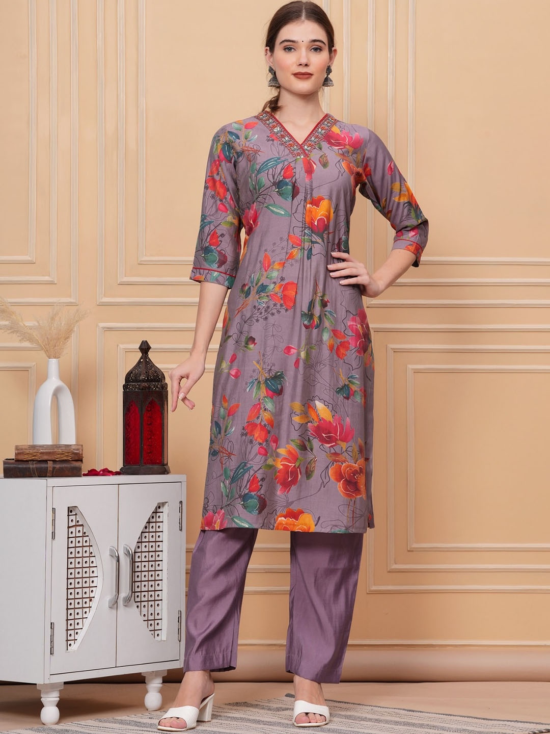 

EtnicaWear Floral Printed Regular Beads and Stones Pure Silk Kurta With Trousers, Purple