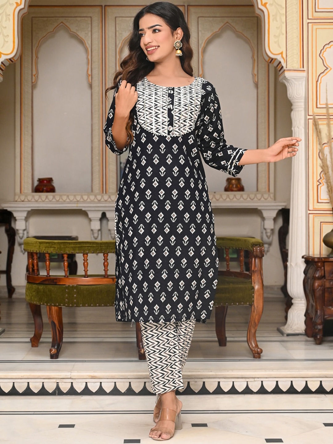 

Indi INSIDE Floral Printed Regular Pure Cotton Kurta With Trousers, Black