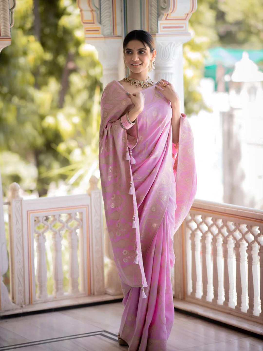 

ALMAARI FASHION Woven Design Sarees, Pink