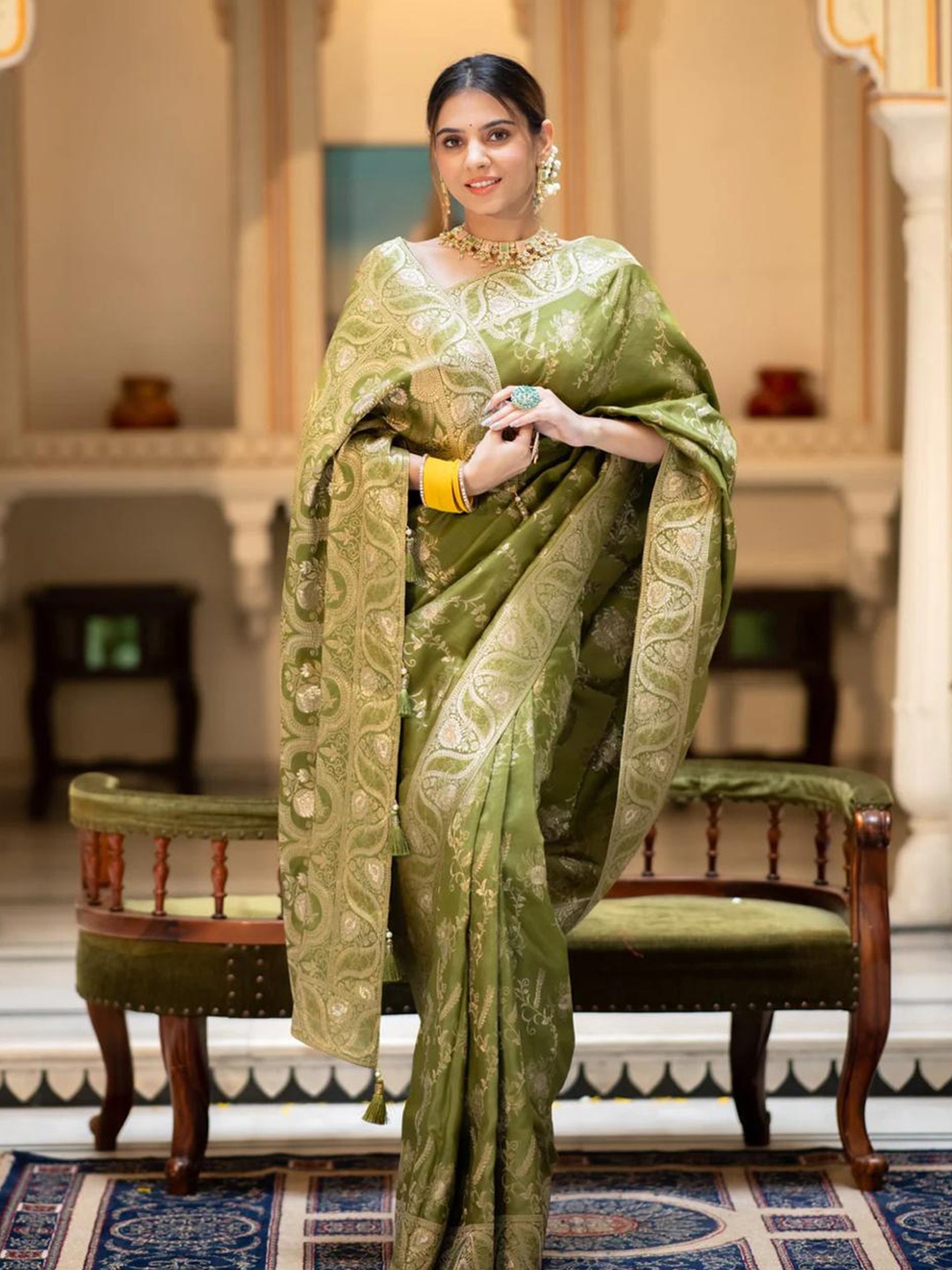 

ALMAARI FASHION Ethnic Motifs Woven Design Pure Silk Saree, Green