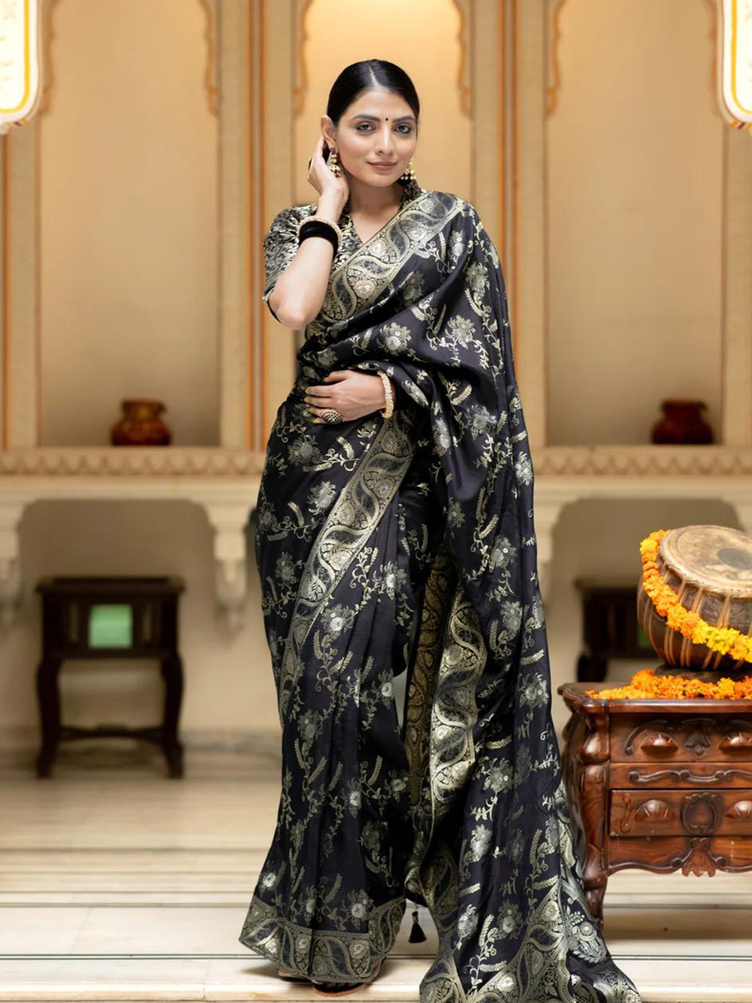 

ALMAARI FASHION Floral Woven Design Zari Detailed Pure Silk Kanjeevaram Saree, Black