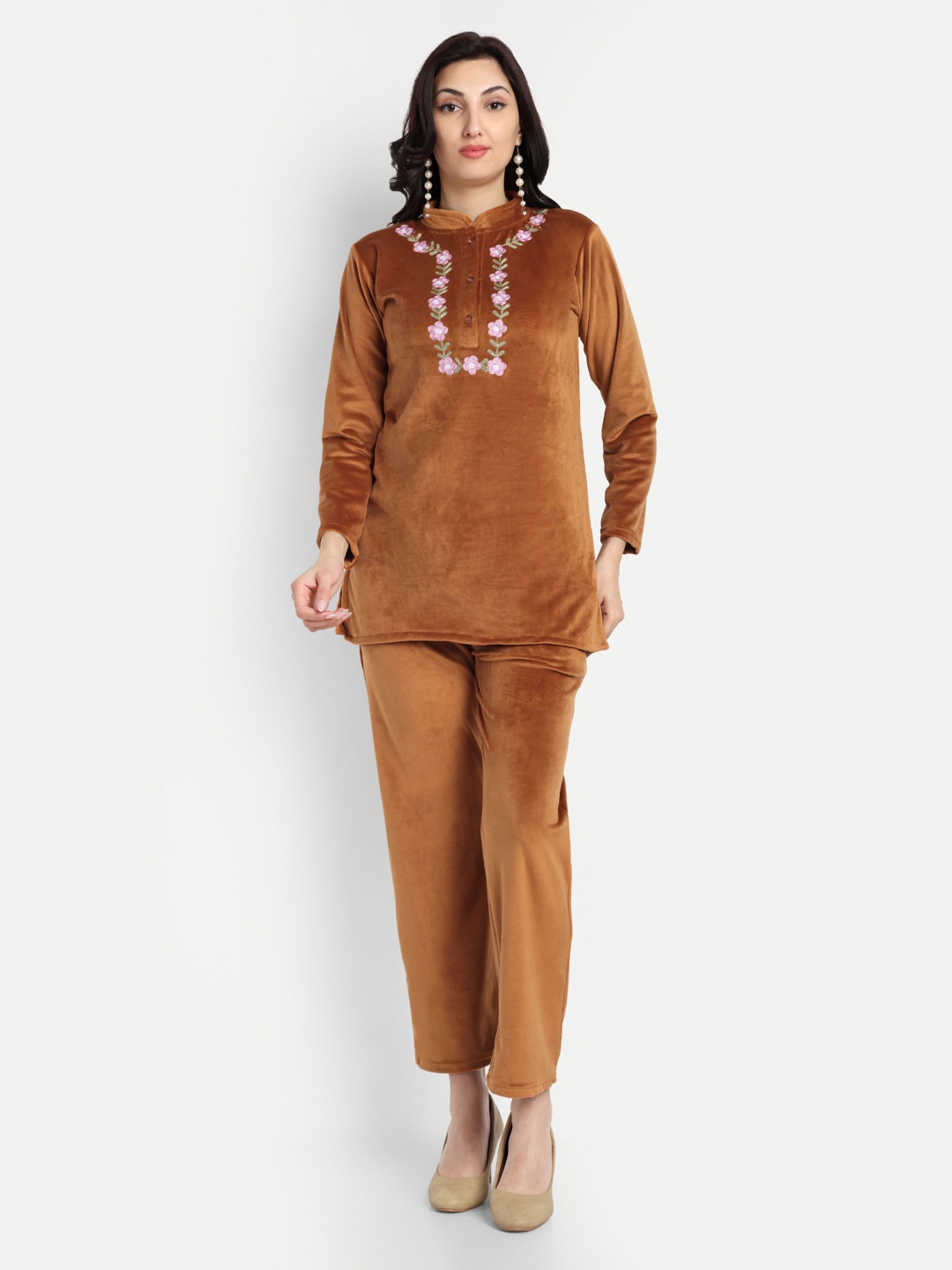 

FNOCKS Floral Embroidered Night Suits, Brown