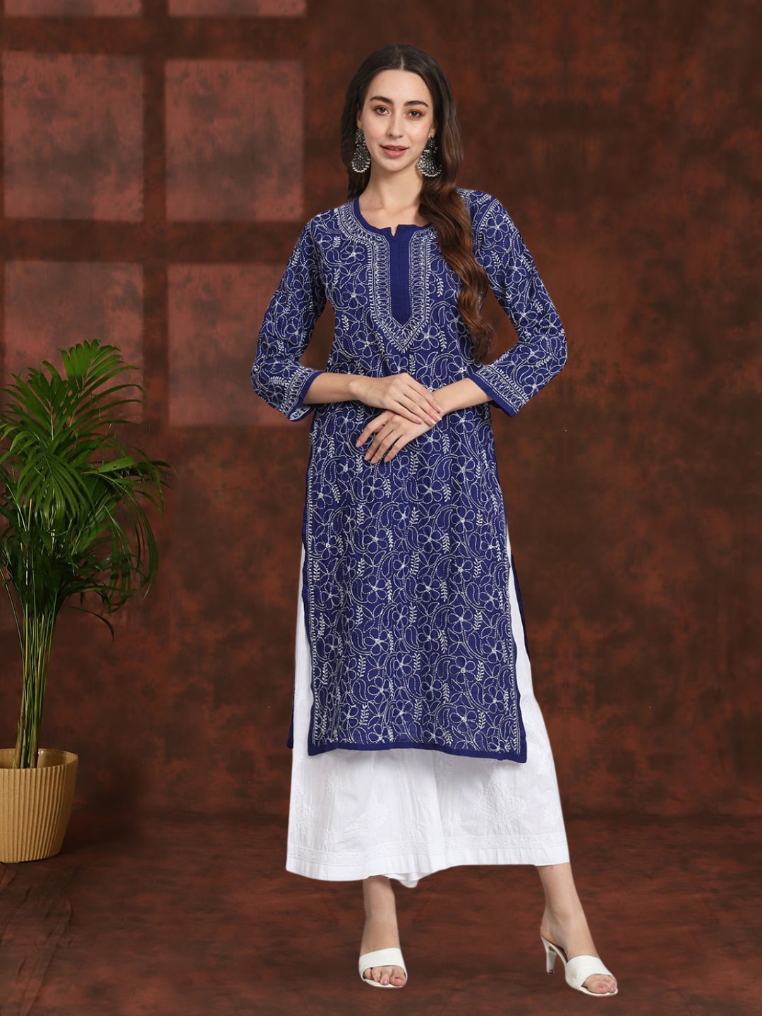 

PARAMOUNT CHIKAN Ethnic Motifs Embroidered Chikankari Kurta, Navy blue