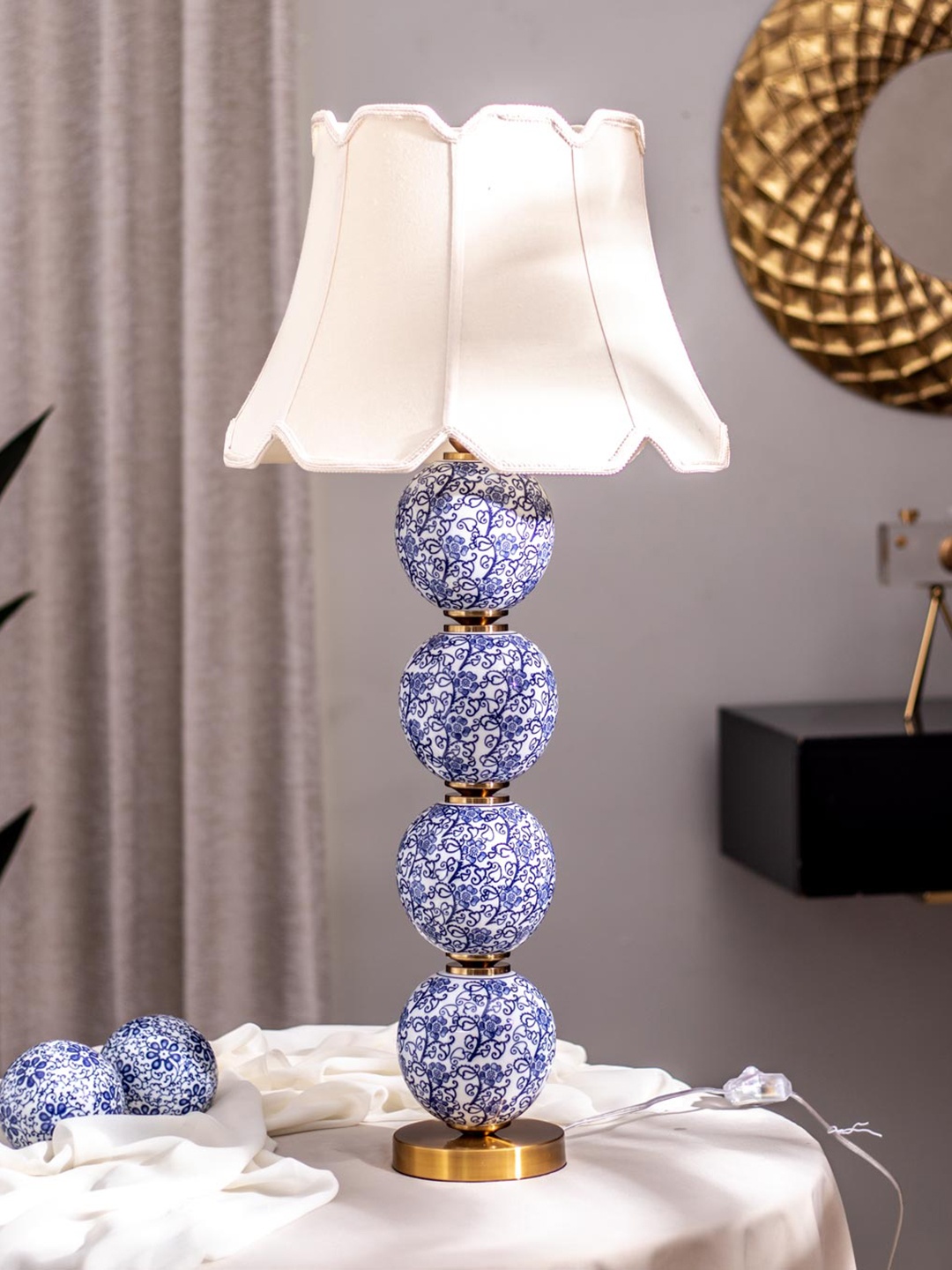 

THEDECORKART White Abstract Shaped Metal Table Lamps