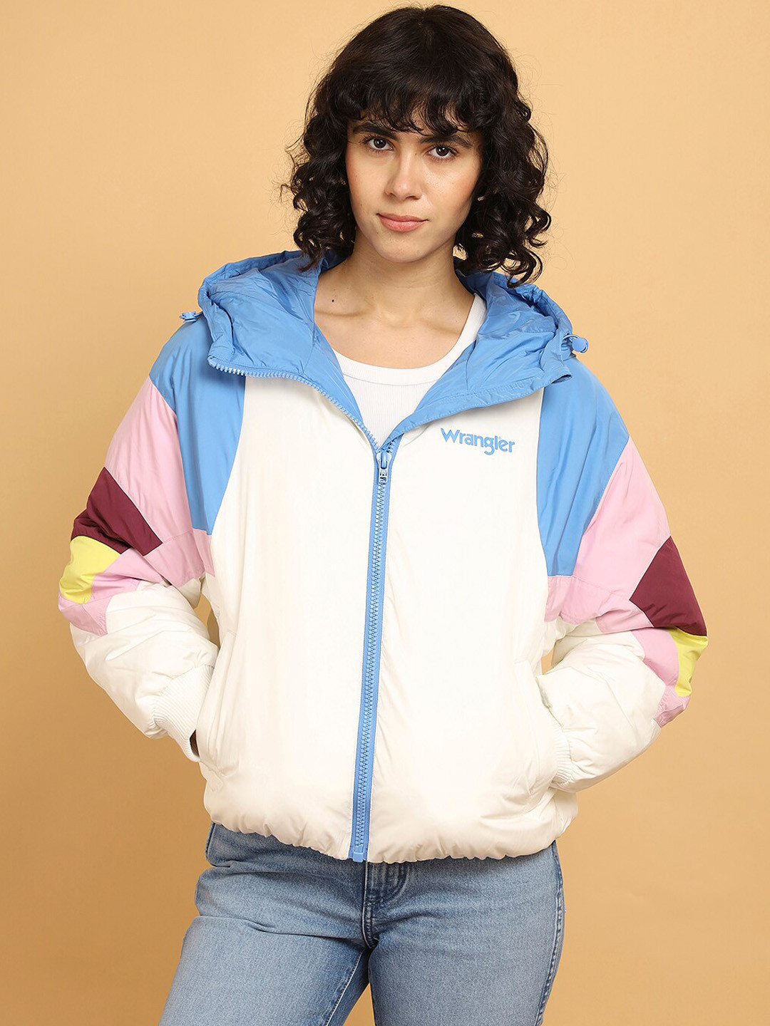 

Wrangler Colourblocked Hooded Puffer Jacket, White