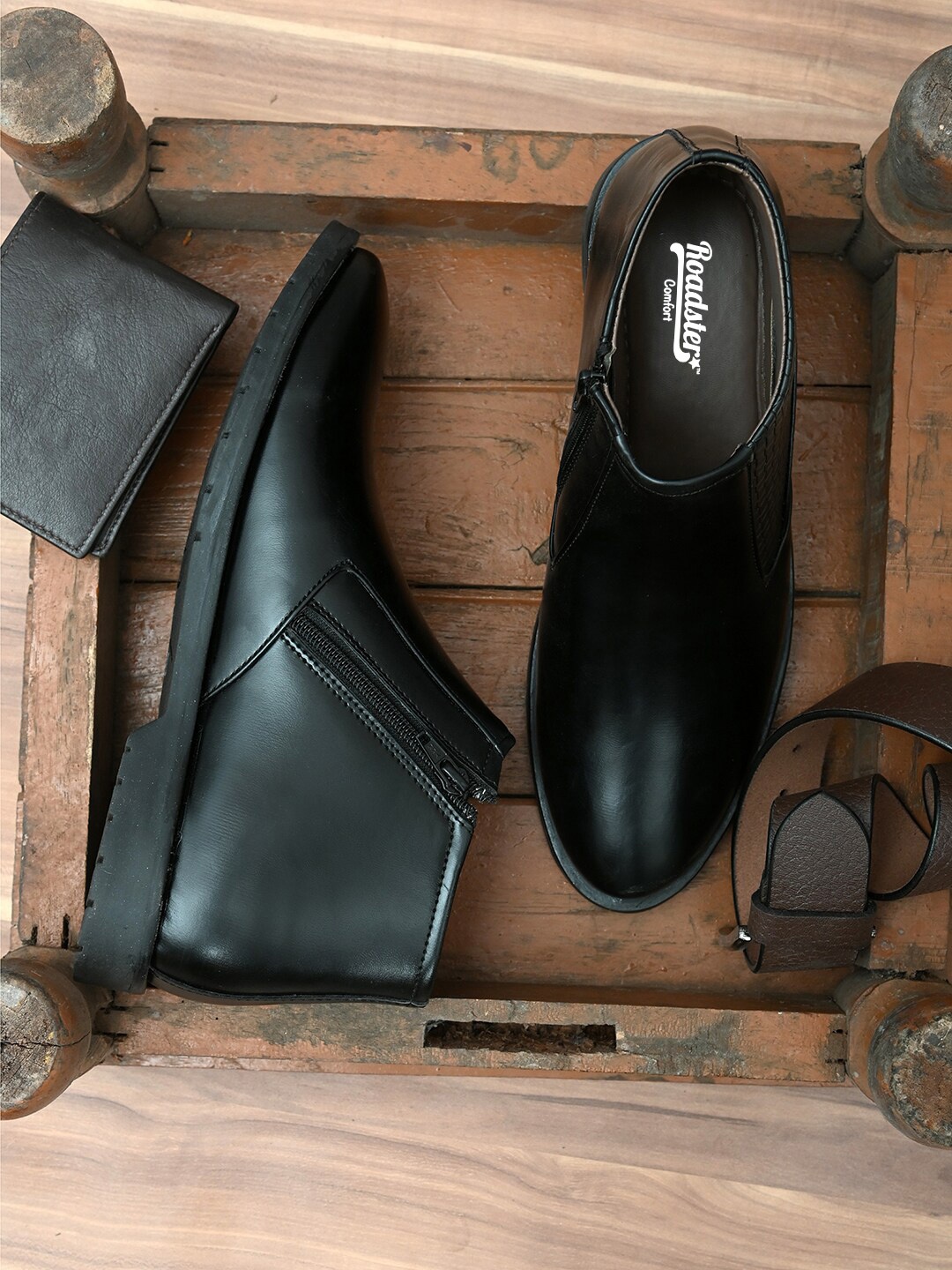 

The Roadster Lifestyle Co. Men Textured Mid Top Regular Boots, Black