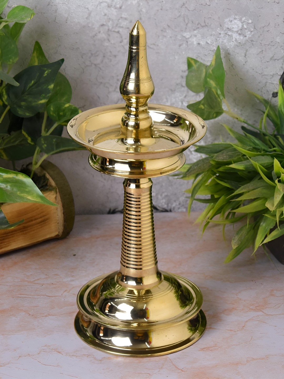 

Bhimonee Decor Aarti Gold-Toned AKP Diya Pooja Essentials