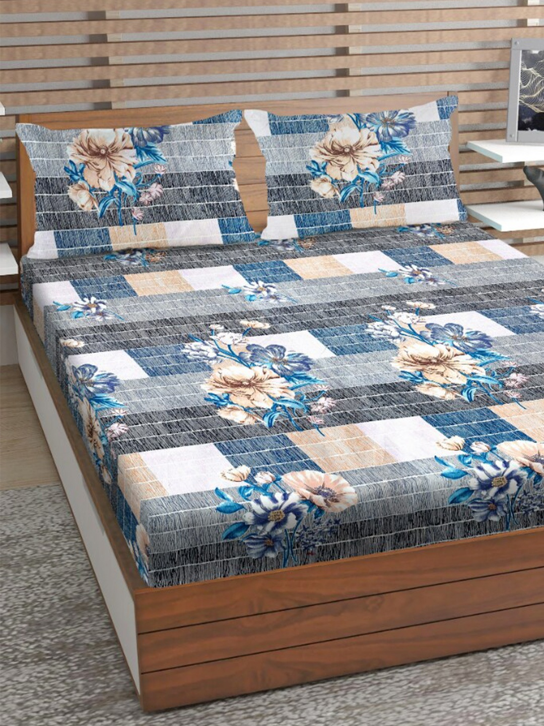 

Urban Magic Blue White Floral Printed 160 TC Queen Bedsheet with 2 Pillow Covers
