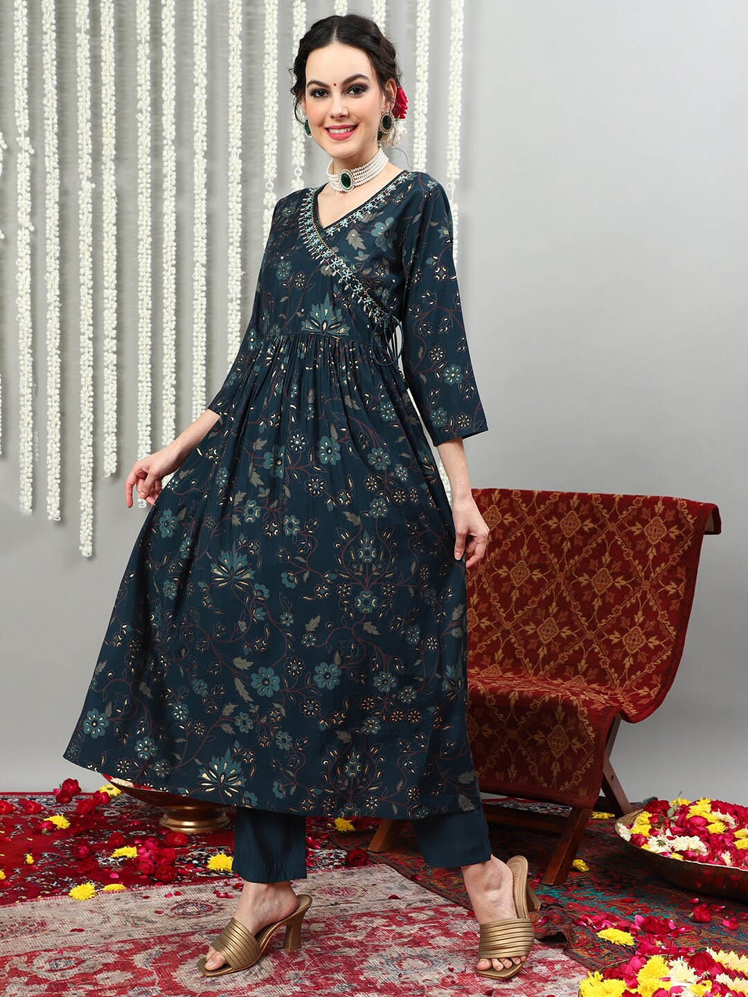 

Vastramyaa Floral Printed Sequinned Pure Silk Anarkali Kurta with Palazzos & Dupatta, Navy blue