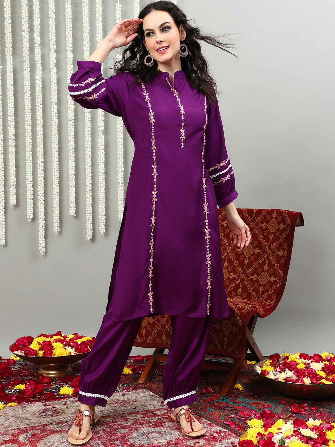 

Vastramyaa Floral Embroidered Mandarin Collar Regular Kurta with Palazzos, Purple