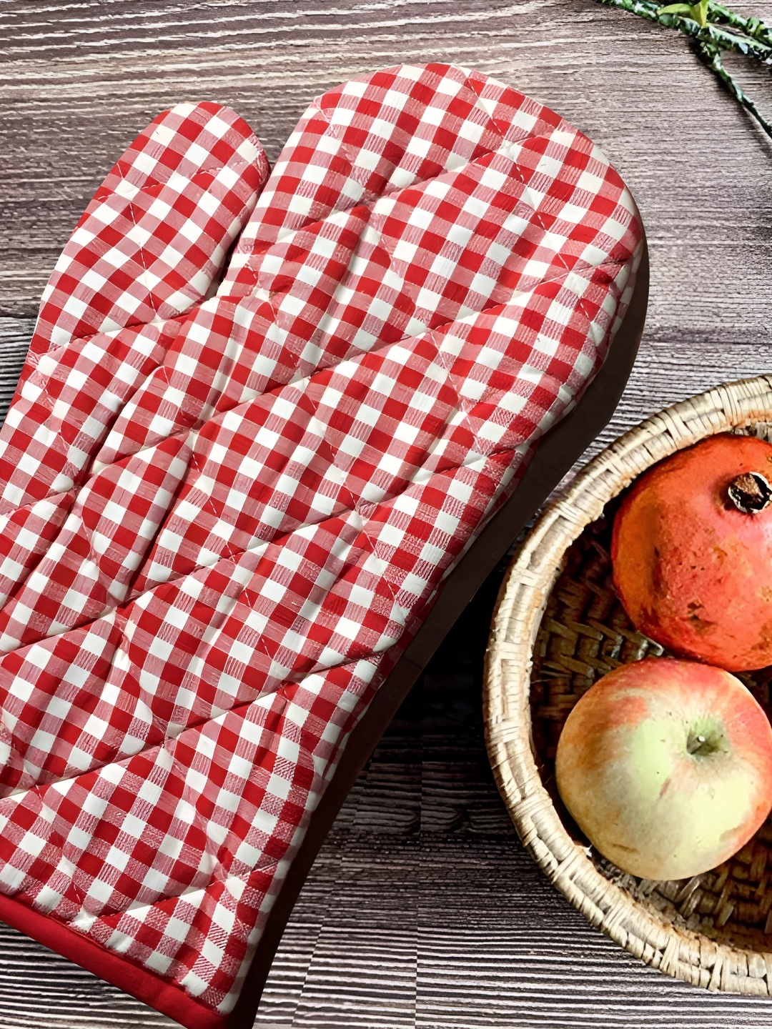 

SAJAVAT Red & White 2 Pieces Checked Pure Cotton Oven Gloves