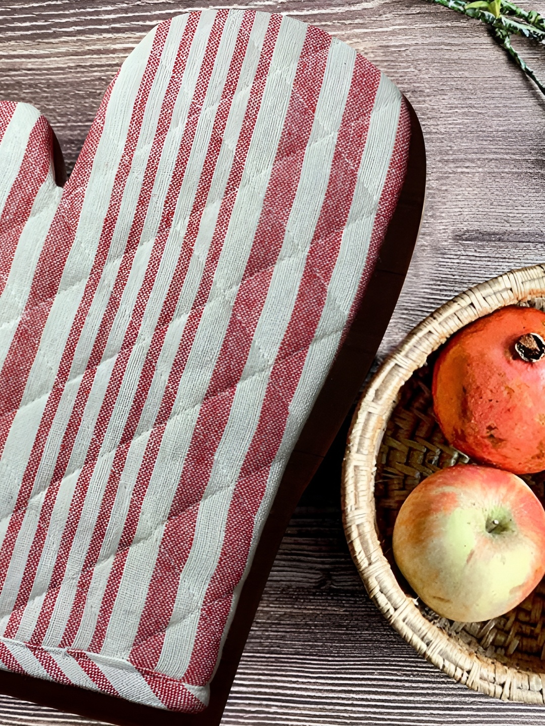 

SAJAVAT Red & White 4 Pieces Striped Pure Cotton Oven Gloves