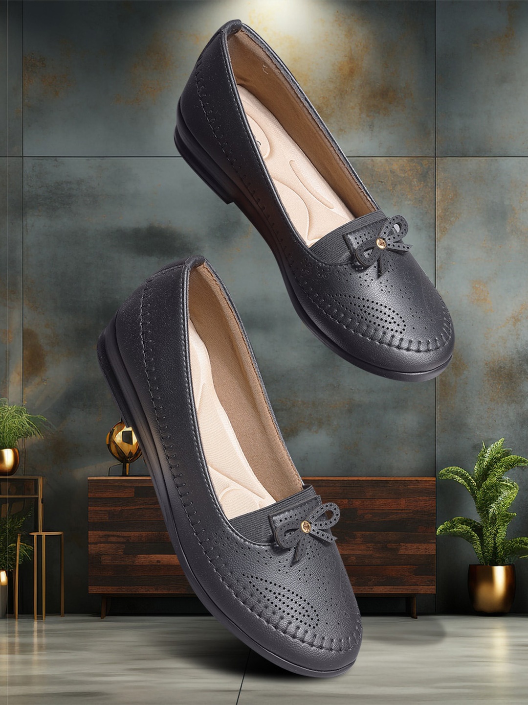 

Liberty Women Slip-On Sneakers, Black