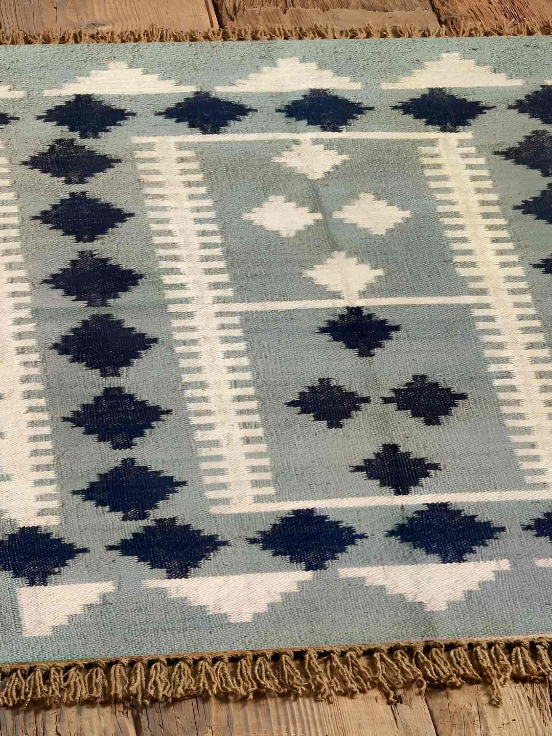 

Budhrajrugs Green & Beige Geometric Reversible Dhurrie