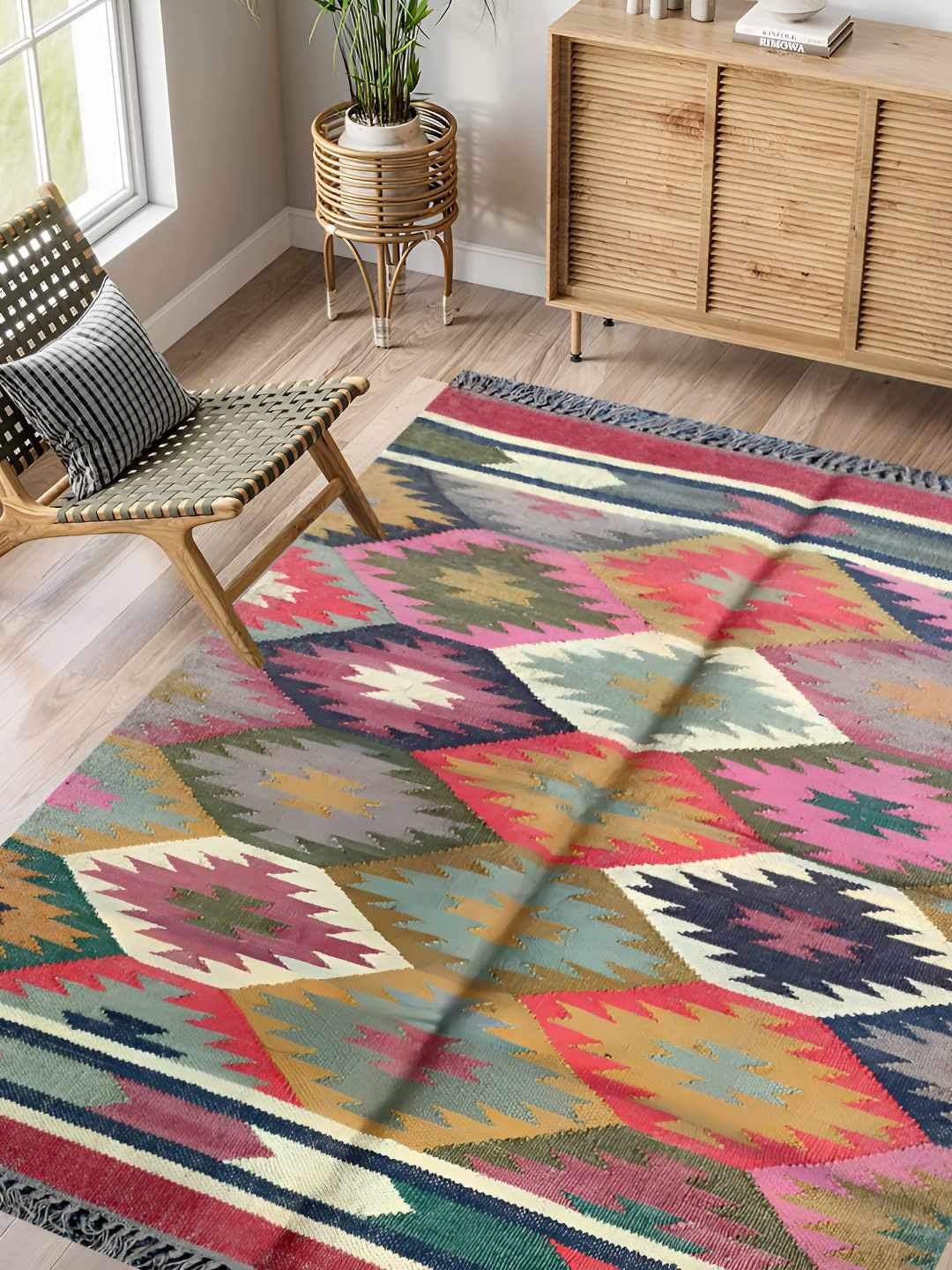 

Budhrajrugs Beige & Pink Geometric Reversible Dhurrie