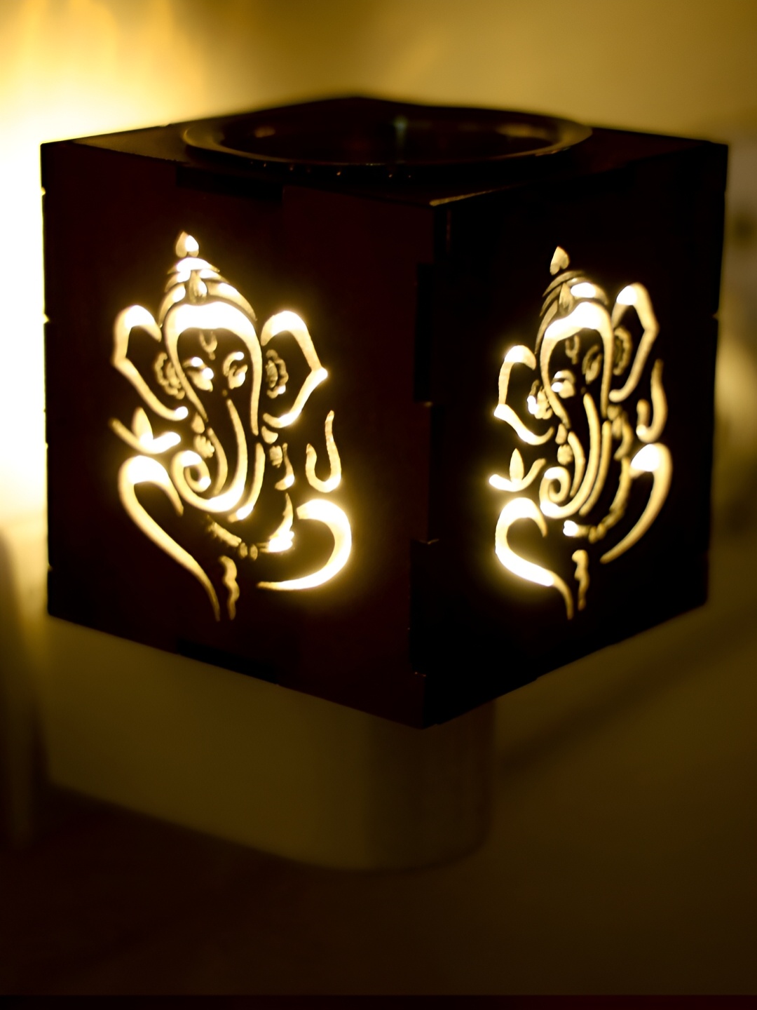 

Gojeeva Brown Wooden Camphor Diffuser With Switch And Lamp