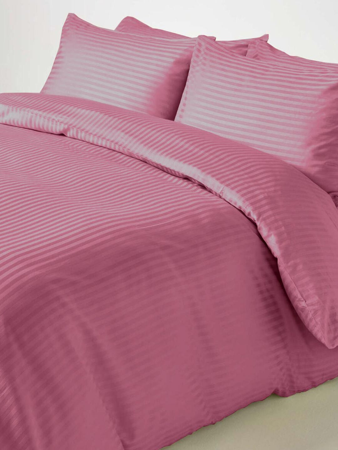 

Aura Bani Rose 210 TC Queen Bedsheet with 2 Pillow Covers