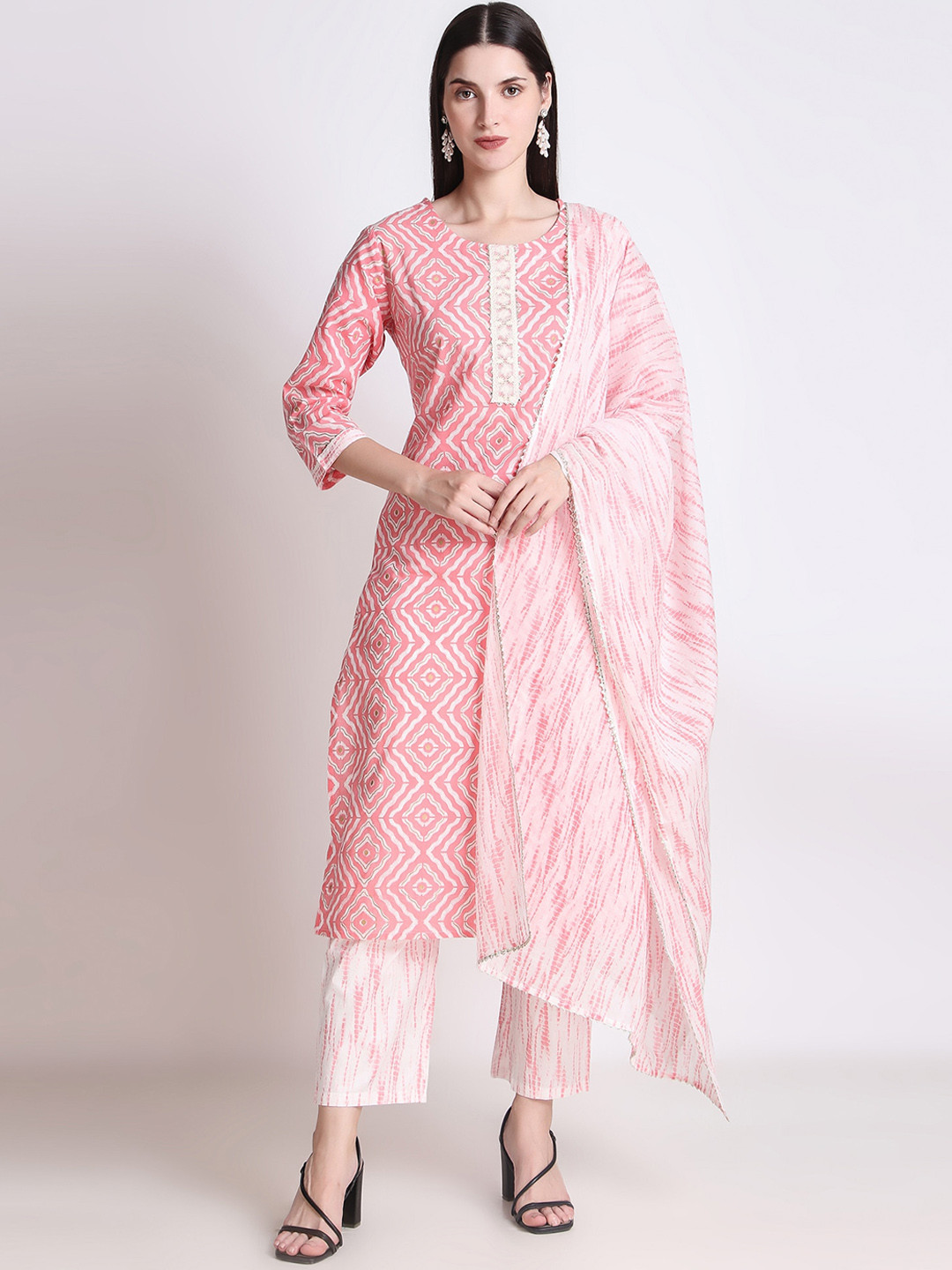 

Ichaa Floral Printed Pure Cotton Regular Kurta with Trousers & With Dupatta, Pink