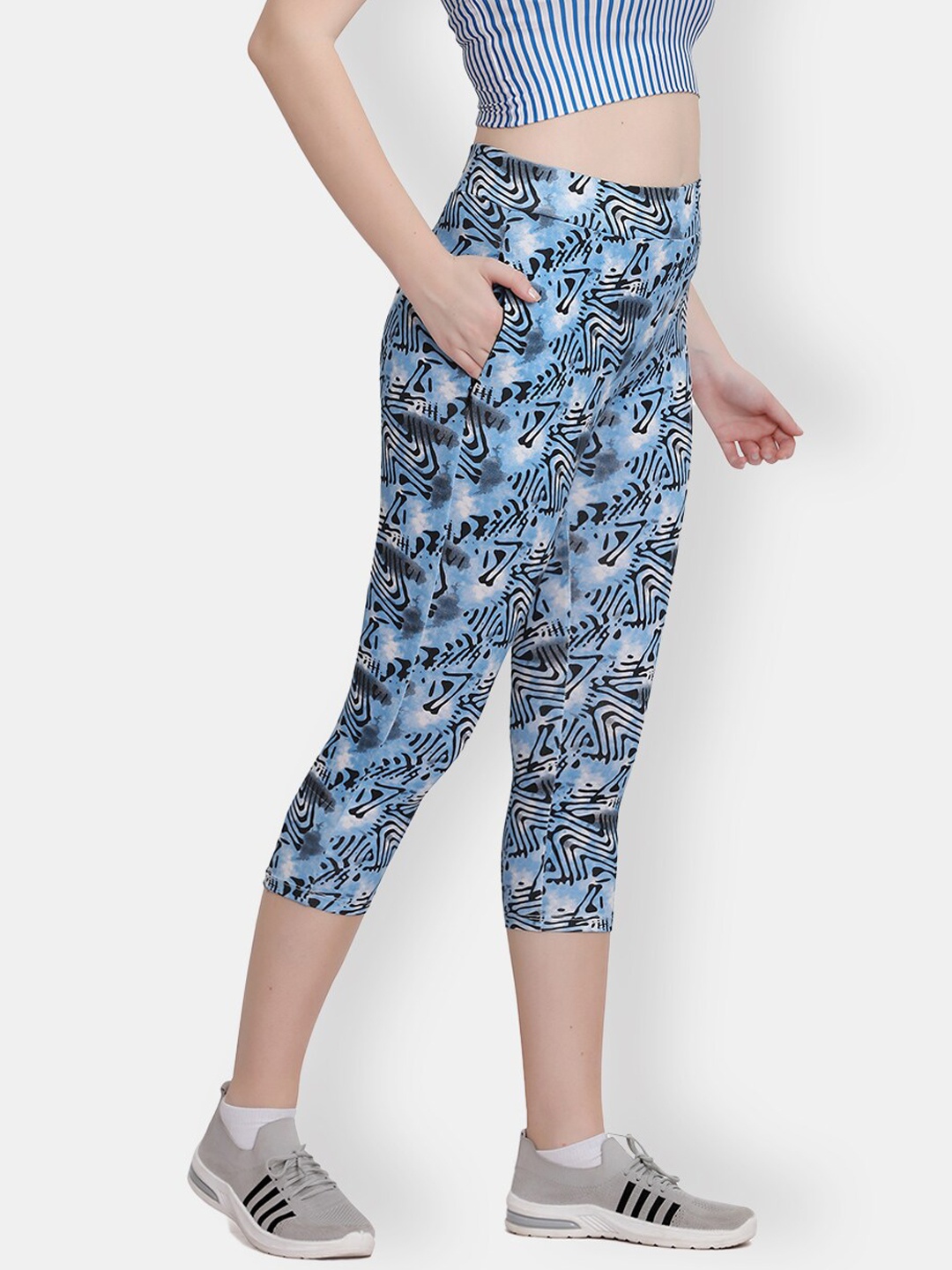 

MAYSIXTY Women Printed Slim-Fit Sports Capris, Blue