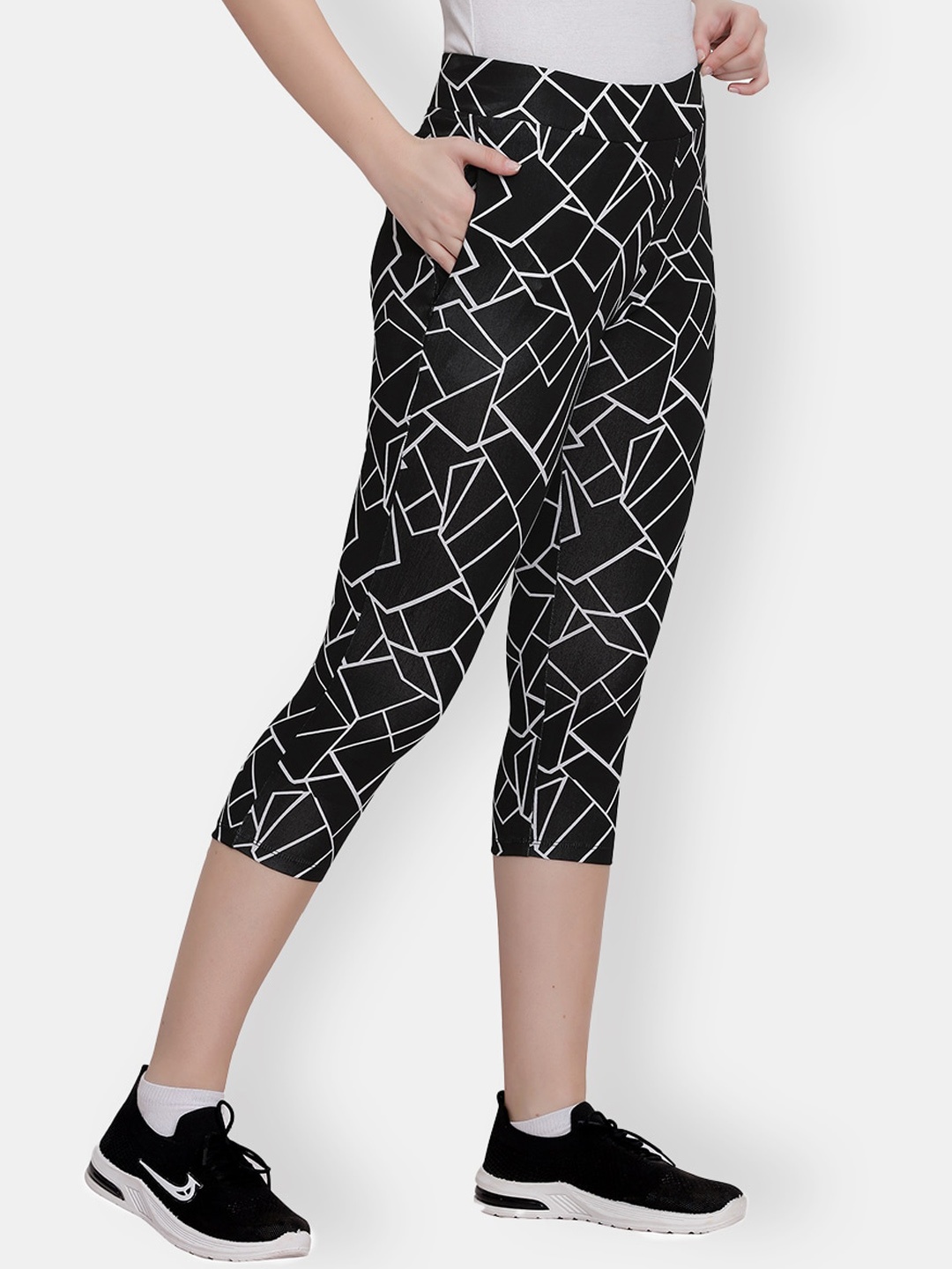 

MAYSIXTY Women Printed Slim-Fit Sports Capris, Black