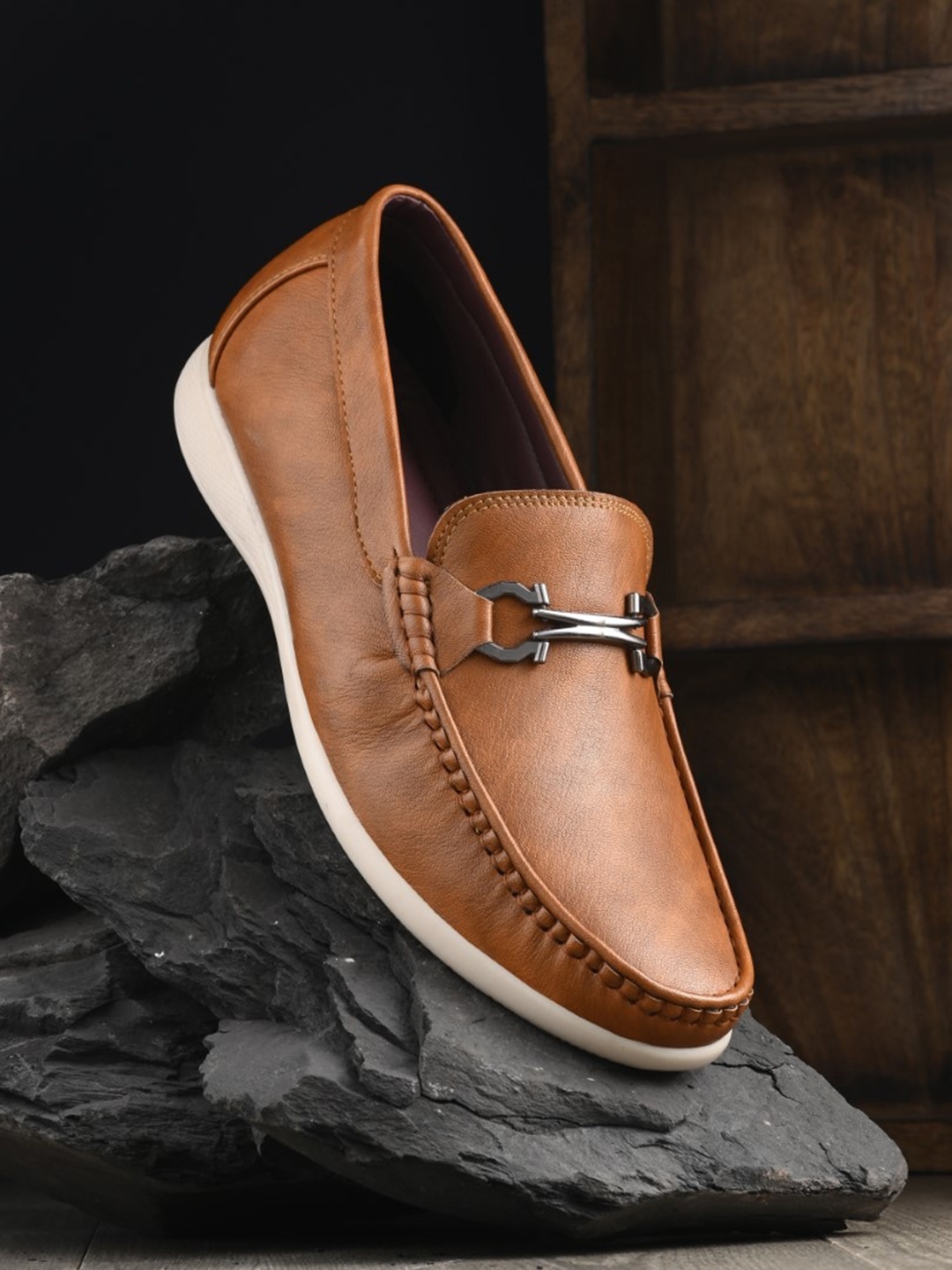 

The Roadster Lifestyle Co. Men Textured Comfort Insole Lightweight Horsebit Loafers, Tan