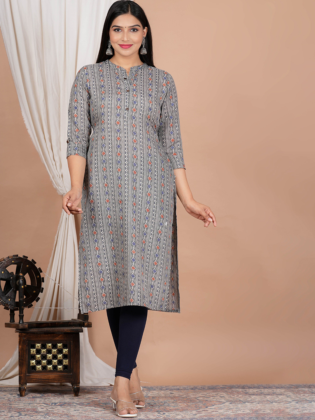 

ZOYOTO Ethnic Motifs Printed Mandarin Collar Straight Kurta, Grey
