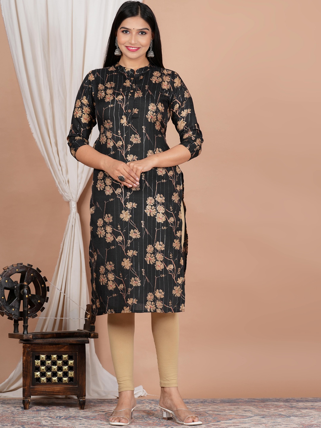 

ZOYOTO Floral Printed Straight Kurta, Black