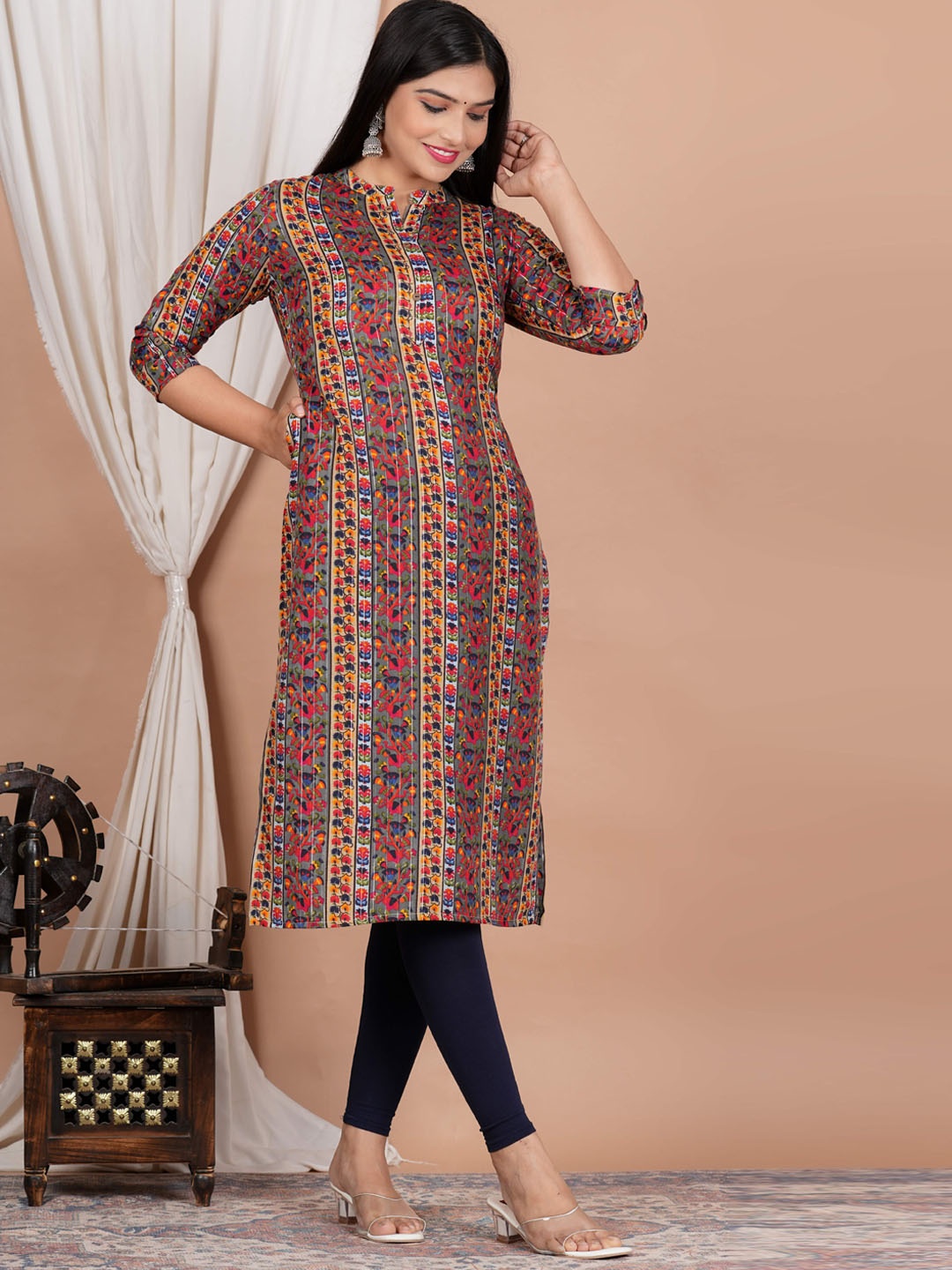 

ZOYOTO Floral Printed Mandarin Collar Linen Straight Kurta, Red