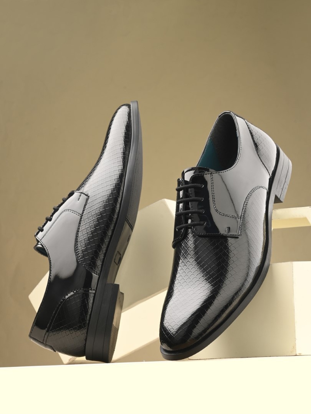

San Frissco Men Textured Formal Derbys, Black