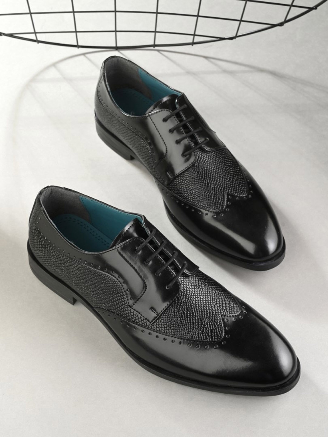 

San Frissco Men Textured Formal Borgues With Punches, Black
