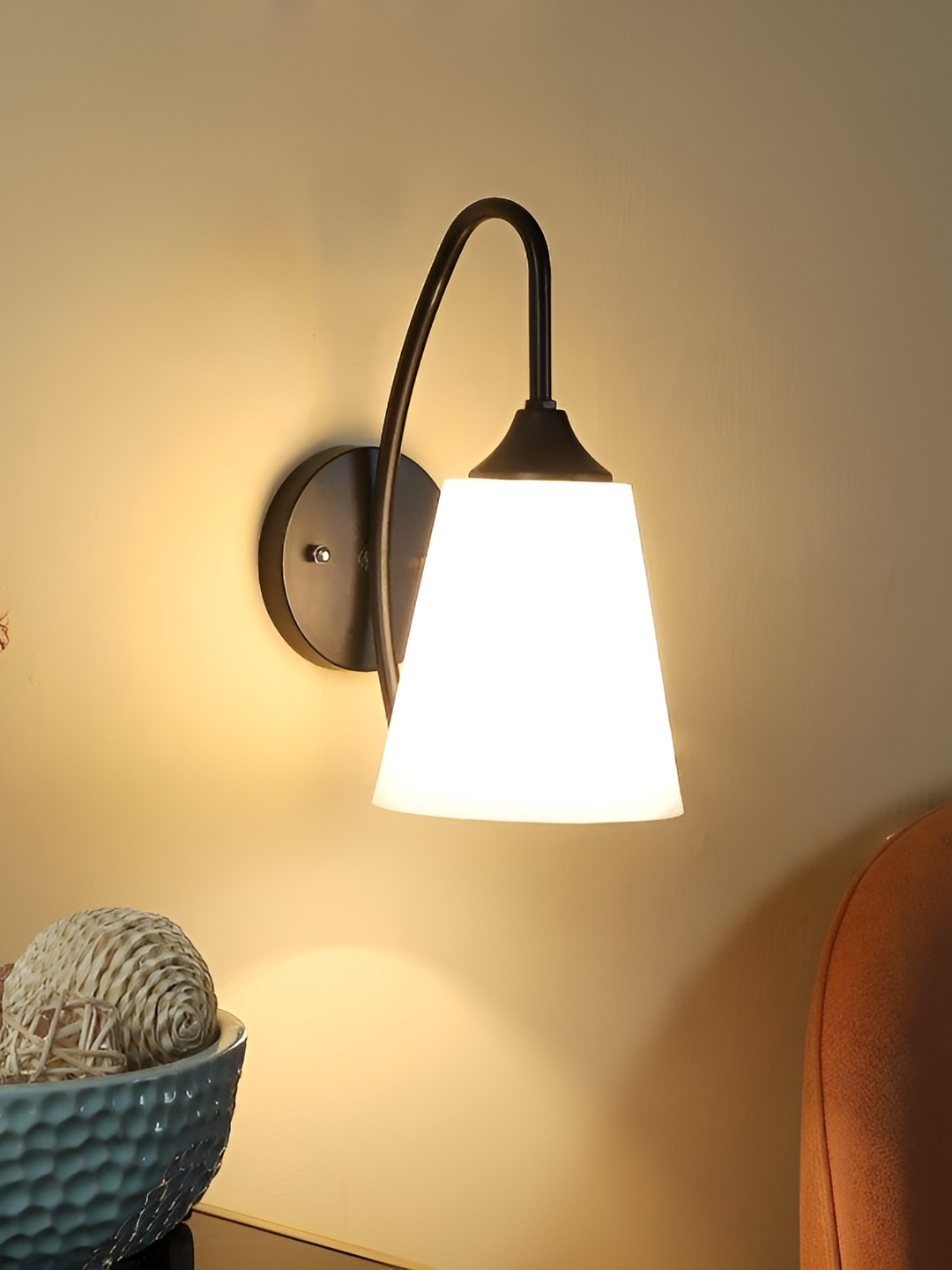

ELIANTE Black Frustum Shaped Wall Lamp