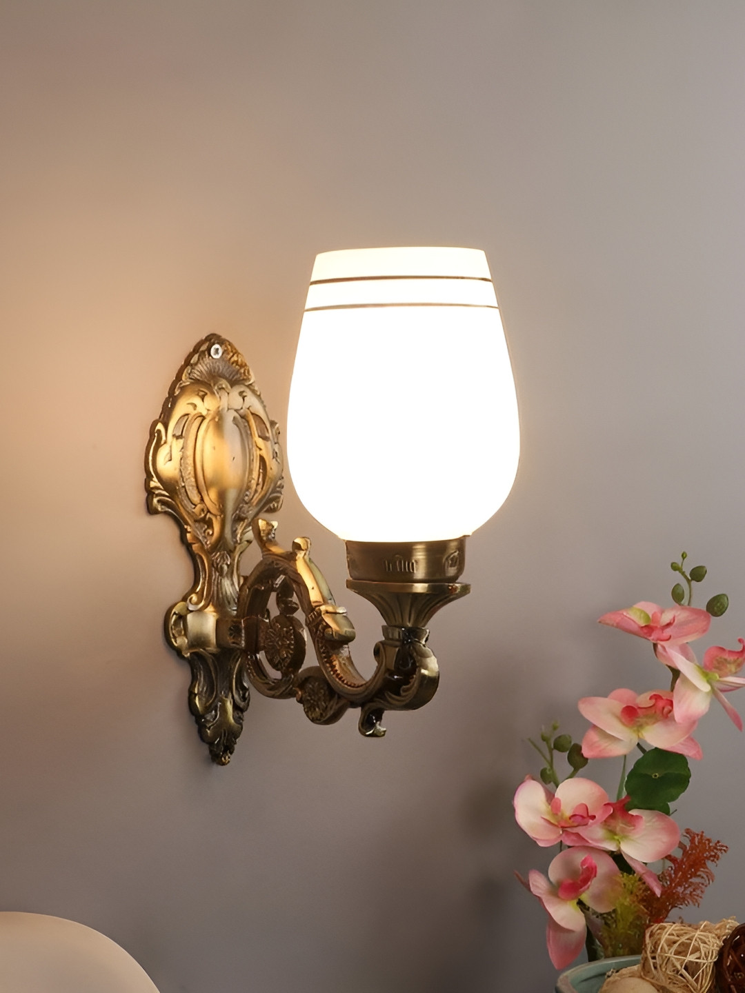 

ELIANTE Gold Toned Aluminium Contemporary Cylinder Shaped Wall Lamp