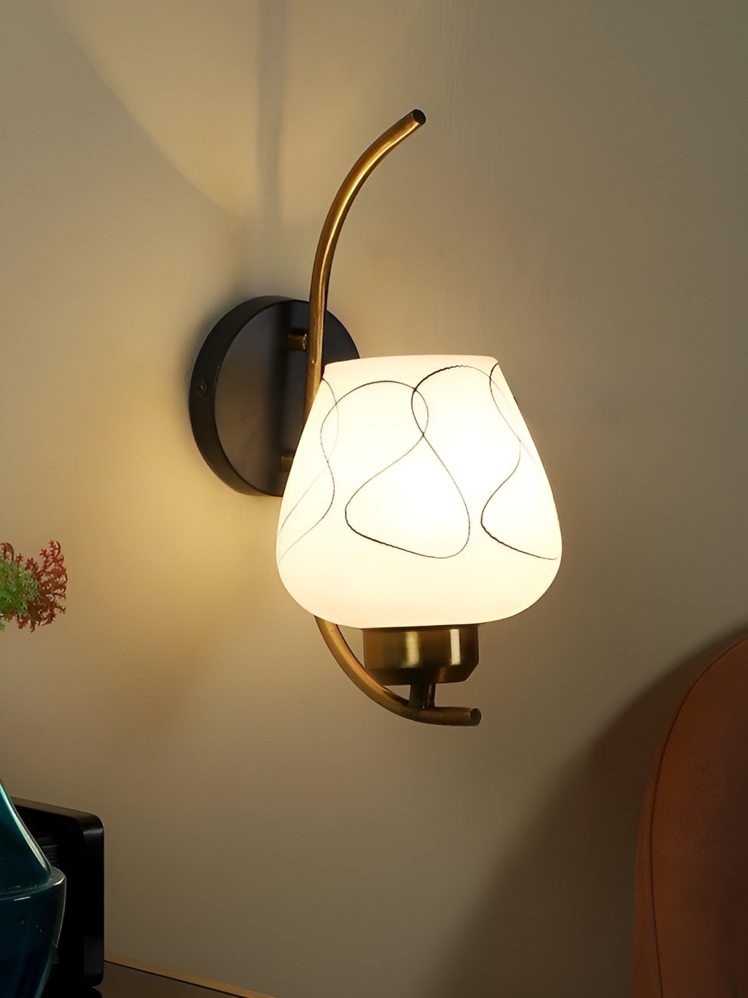 

ELIANTE Gold Toned Iron Contemporary Wall Lamp