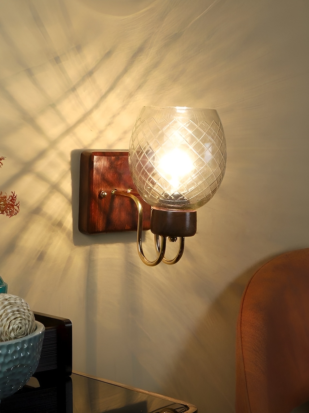 

ELIANTE Brown Wooden Contemporary Abstract Shaped Wall Lamp