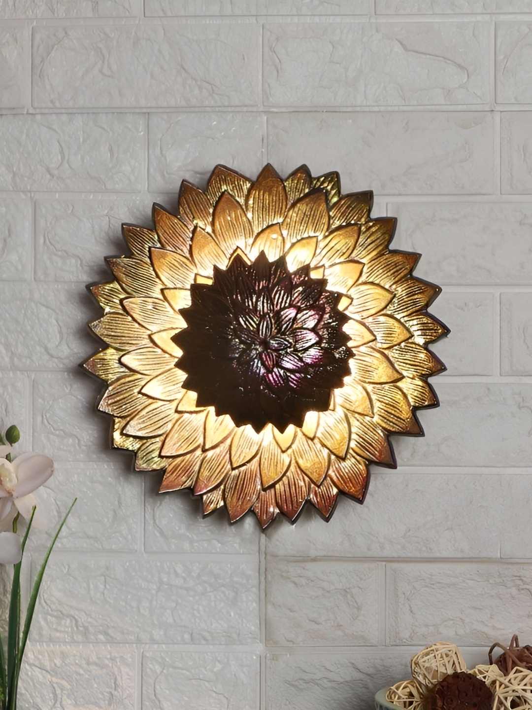 

ELIANTE Gold Toned & Brown Abstract Shaped Iron Contemporary Wall Lamp