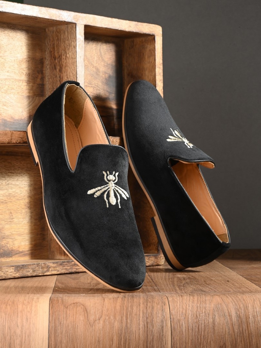 

INVICTUS Men Embroidered Comfort Fit Formal Loafers, Black