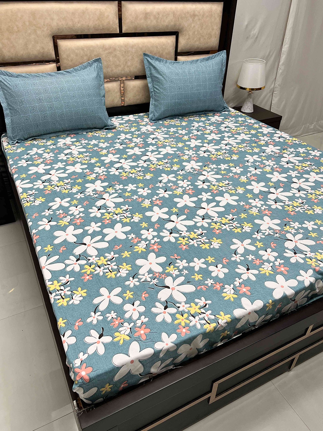 Pure Decor manor Blue Floral 160 TC King Fitted Bedsheet with 2 Pillow Covers