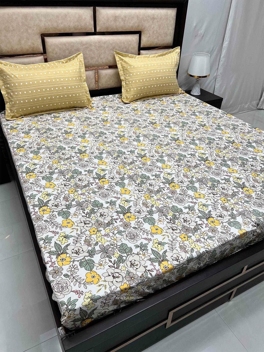 

Pure Decor Manor White & Yellow Floral 160 TC Super King Fitted Bedsheet & 2 Pillow Covers
