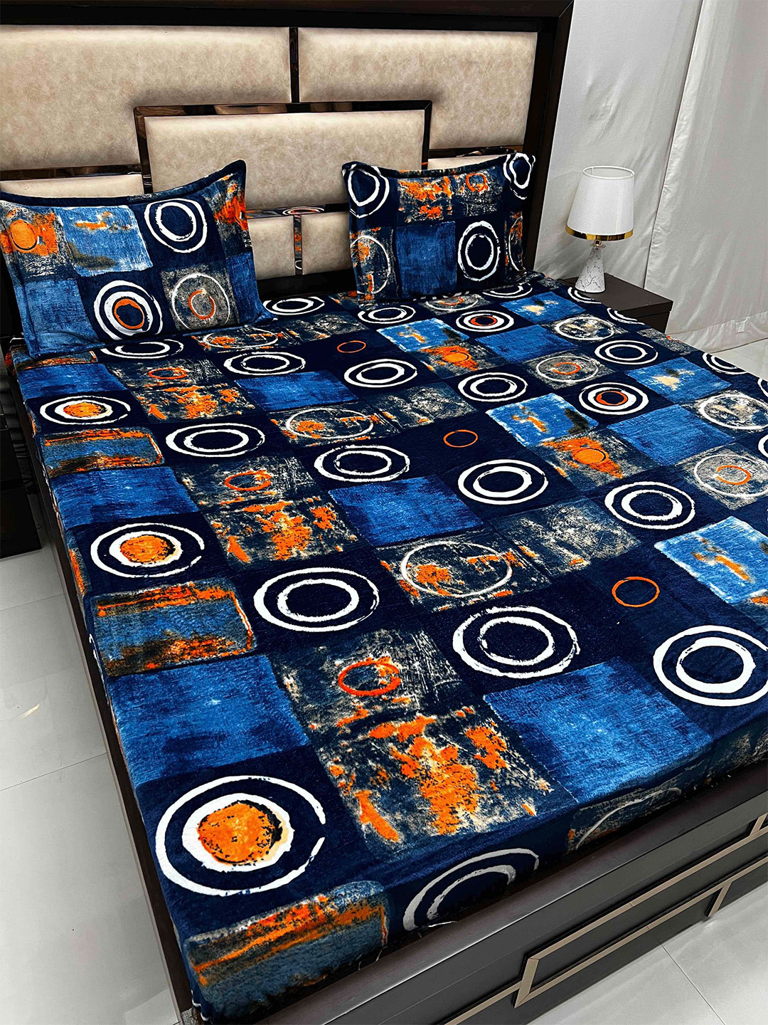 

Pure Decor Blue White 110 TC Super King Bedsheet With 2 Pillow Covers