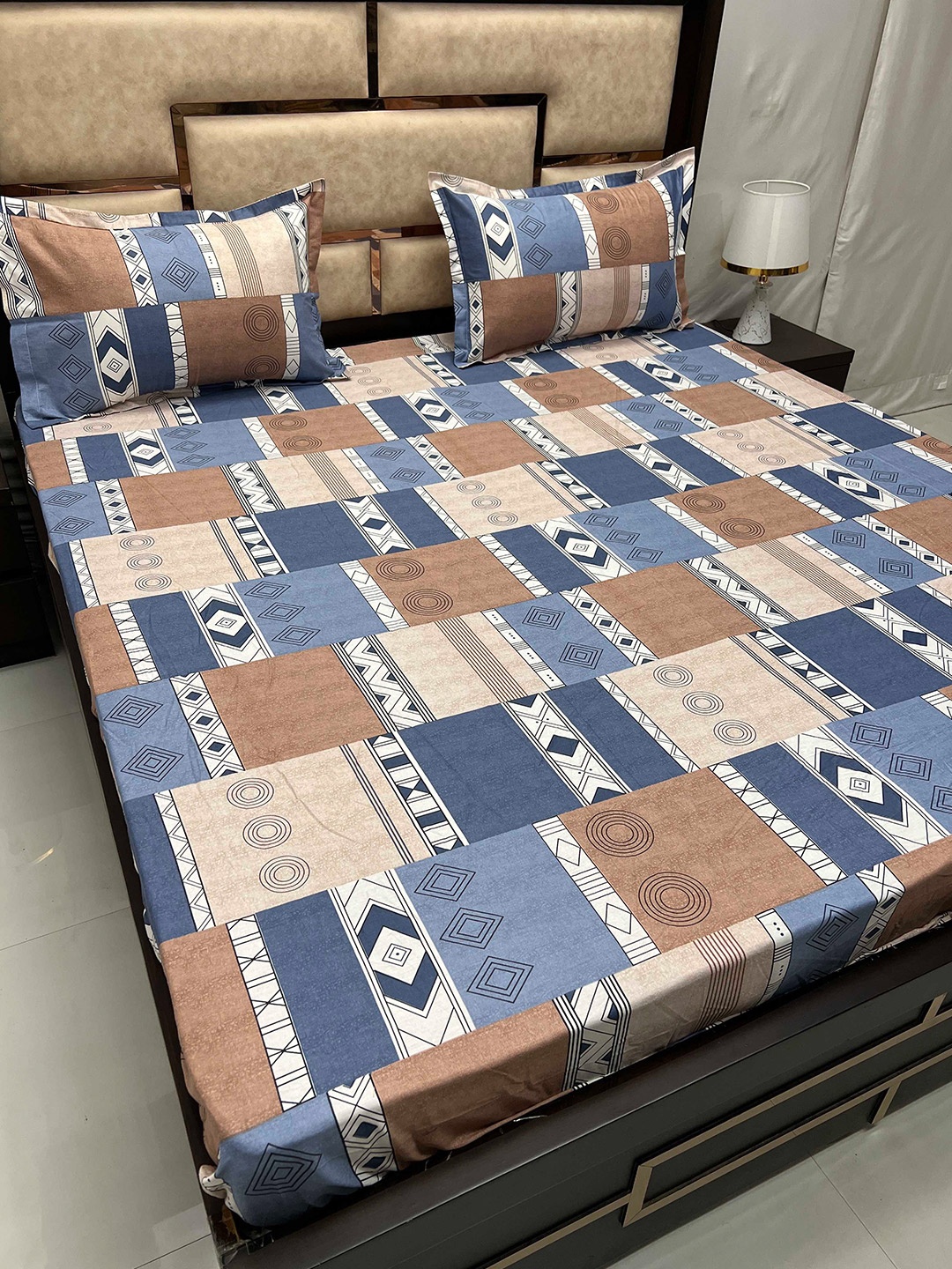 

Pure Decor Blue & White Geometric 300 TC King Bedsheet with 2 Pillow Covers