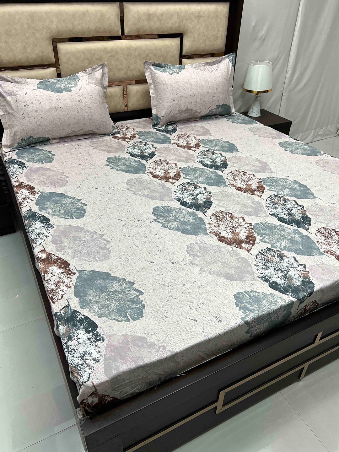 

Pure Decor Beige & White Floral 300 TC Super King Bedsheet with 2 Pillow Covers