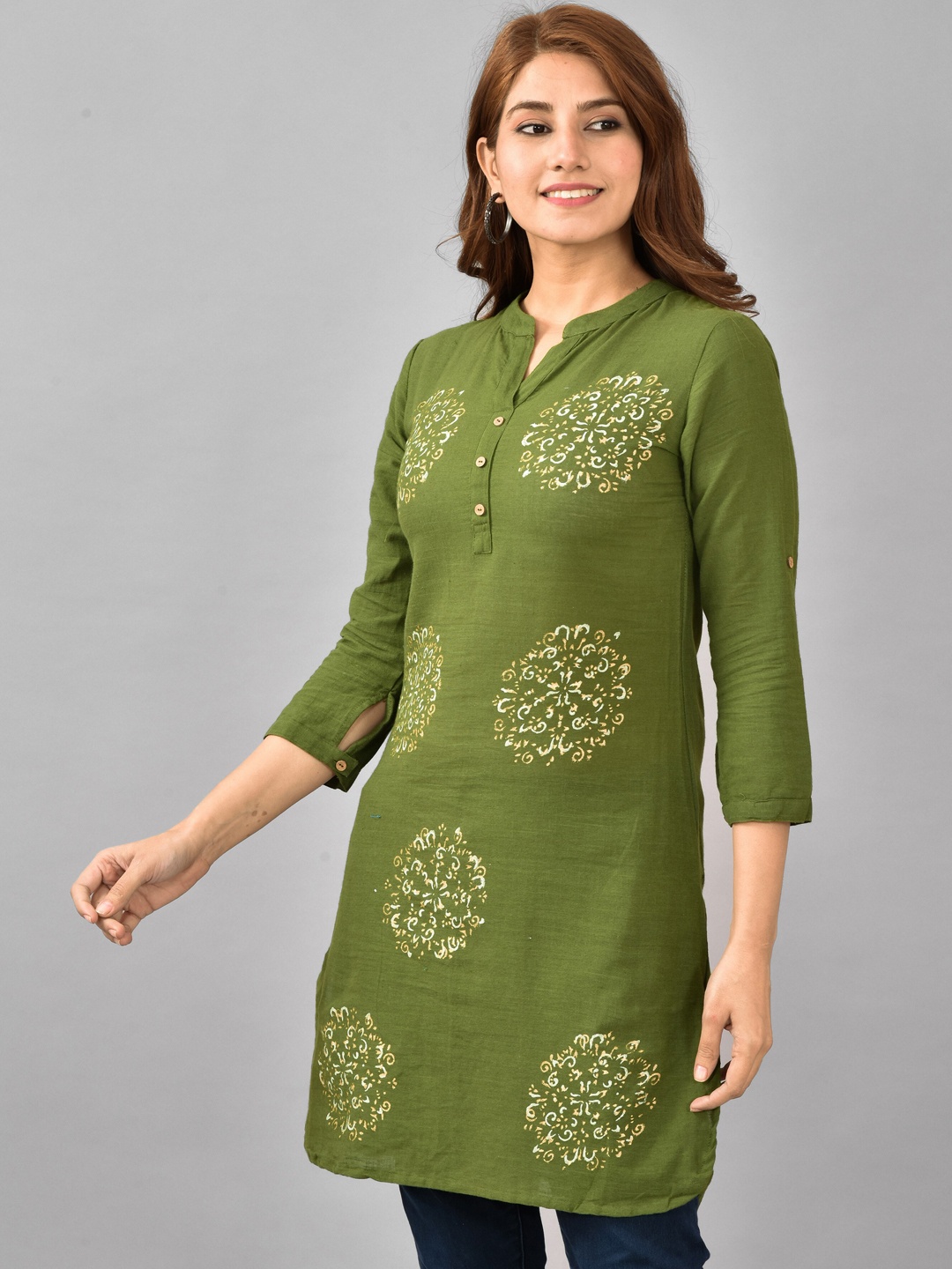 

AAYUMI Floral Printed Mandarin Collar Straight Kurta, Green