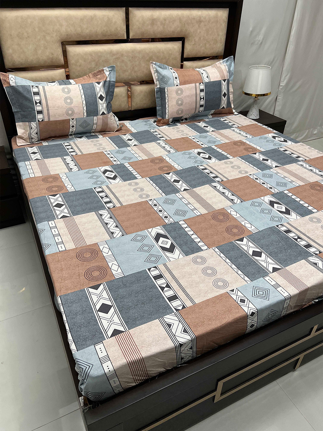 

Pure Decor Gem White Geometric 240 TC Cotton Fitted King Bedsheet with 2 Pillow Covers