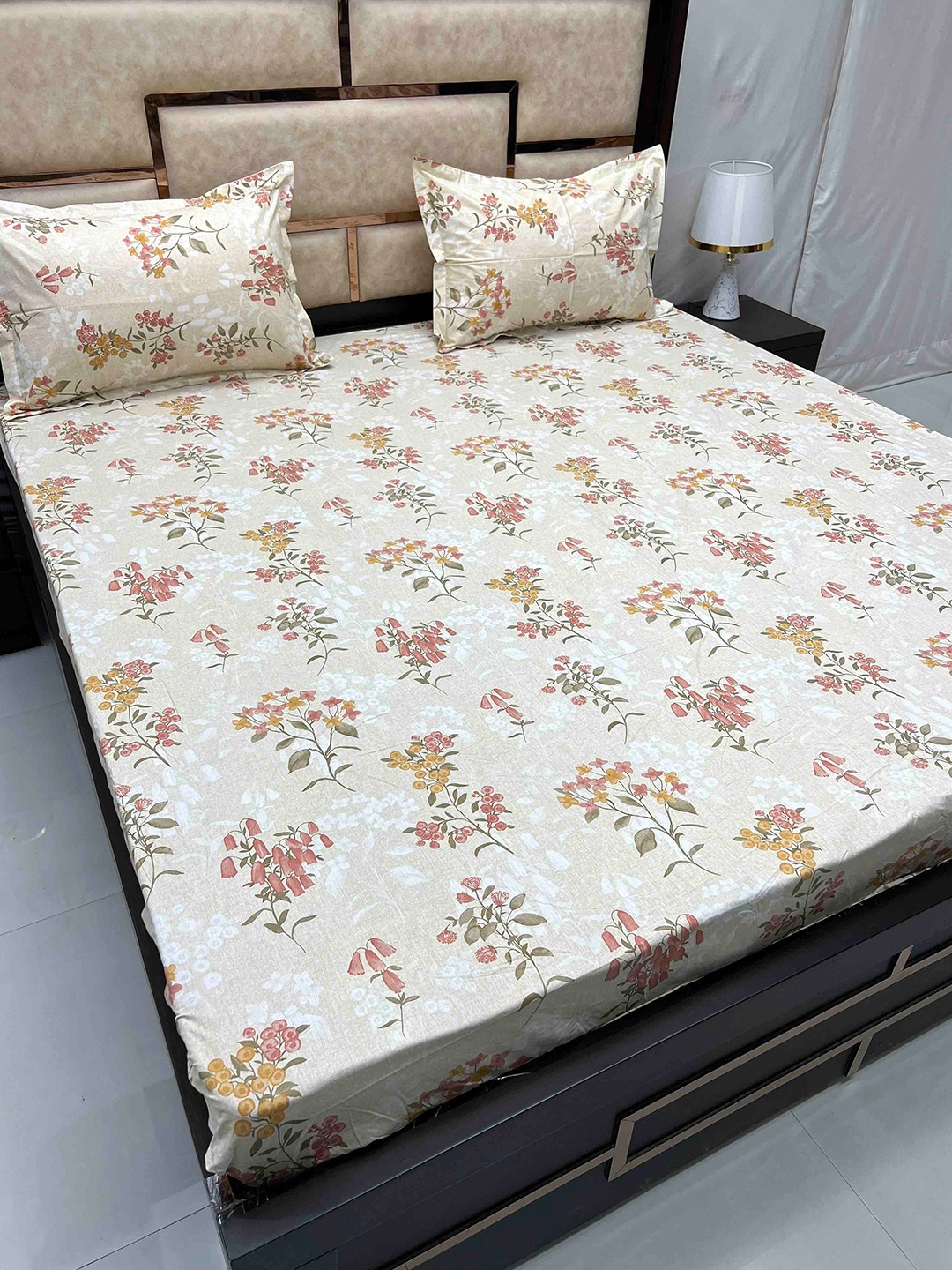 

Pure Decor Cream & Green Floral Cotton Fitted 240 TC King Bedsheet With 2 Pillow Covers