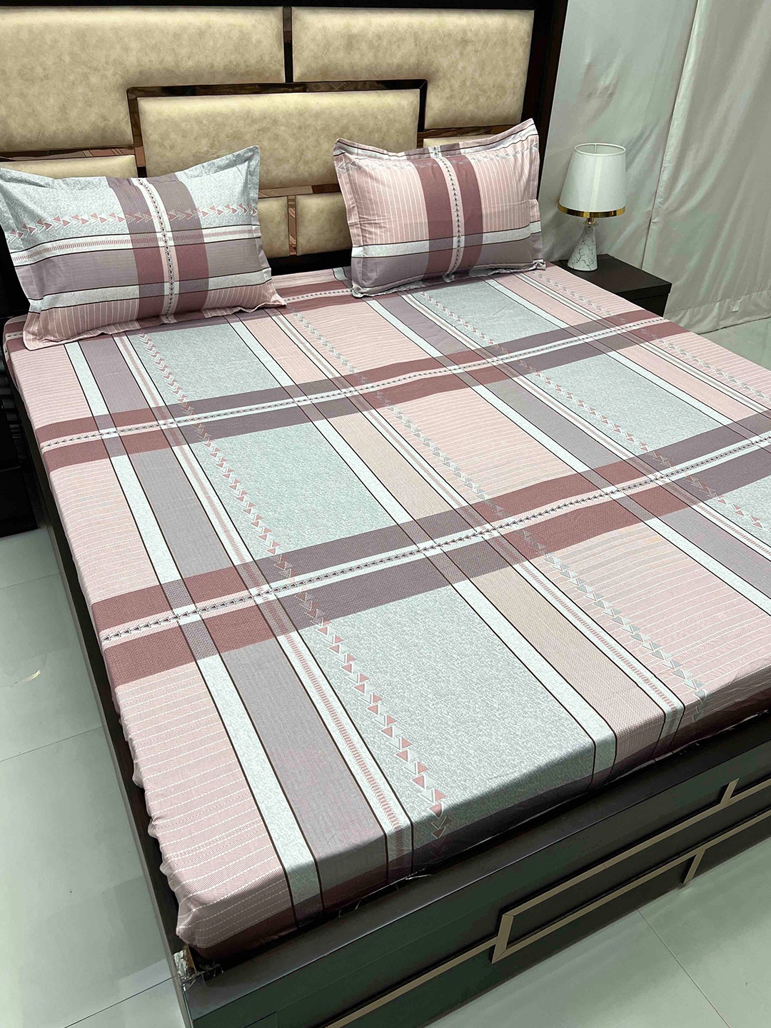 

Pure Decor Beige Geometric Pure Cotton 240 TC Fitted King Bedsheet with 2 Pillow Covers