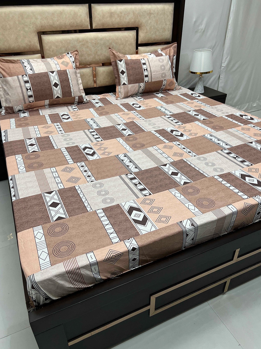 

Pure Decor Brown & White Geometric King Bedsheet with 2 Pillow Covers