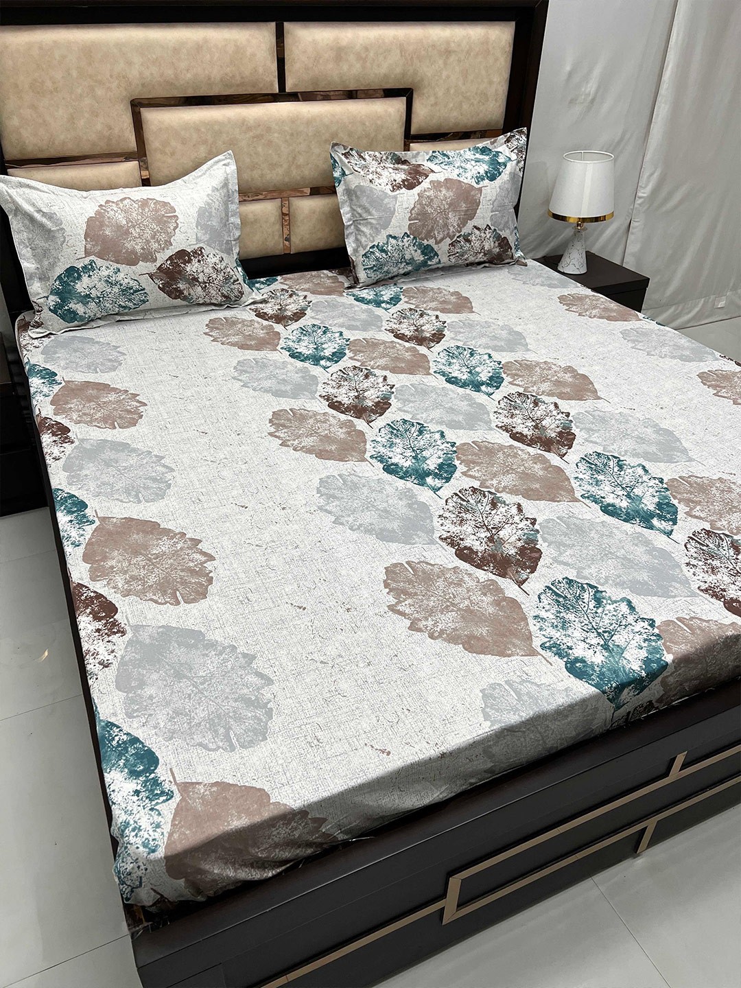 Pure Decor Brown & White Floral Cotton 240 TC Super King Bedsheet & 2 Pillow Covers