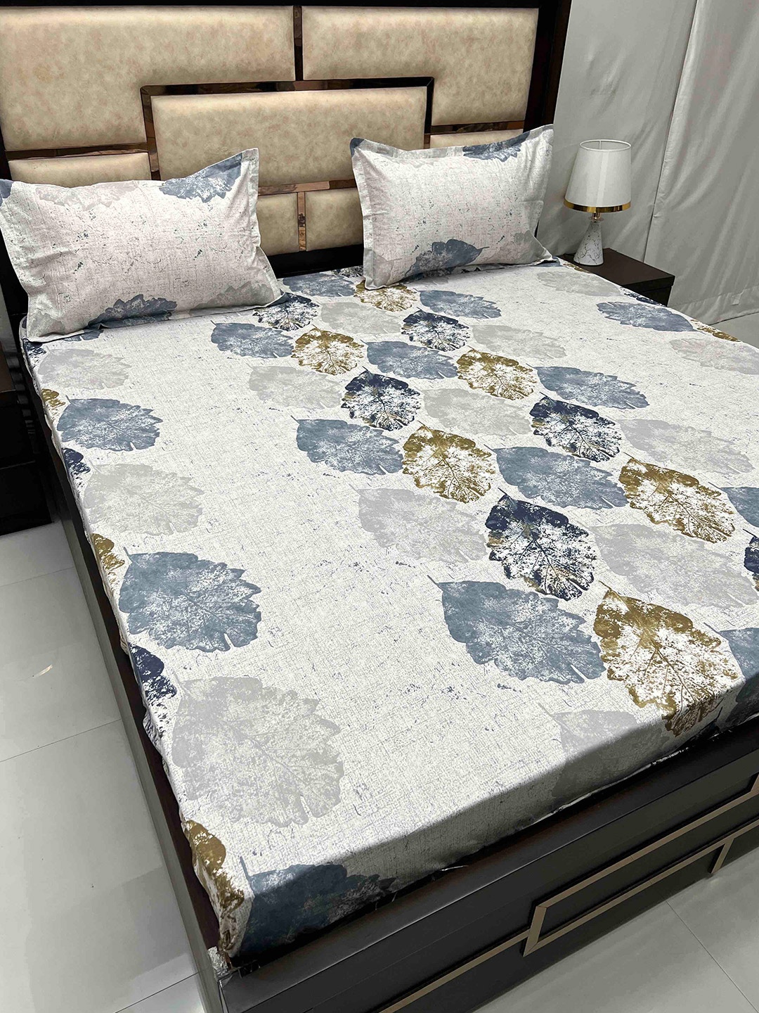 

Pure Decor Grey Blue Floral Cotton 240 TC Super King Fitted Bedsheet With 2 Pillow Covers