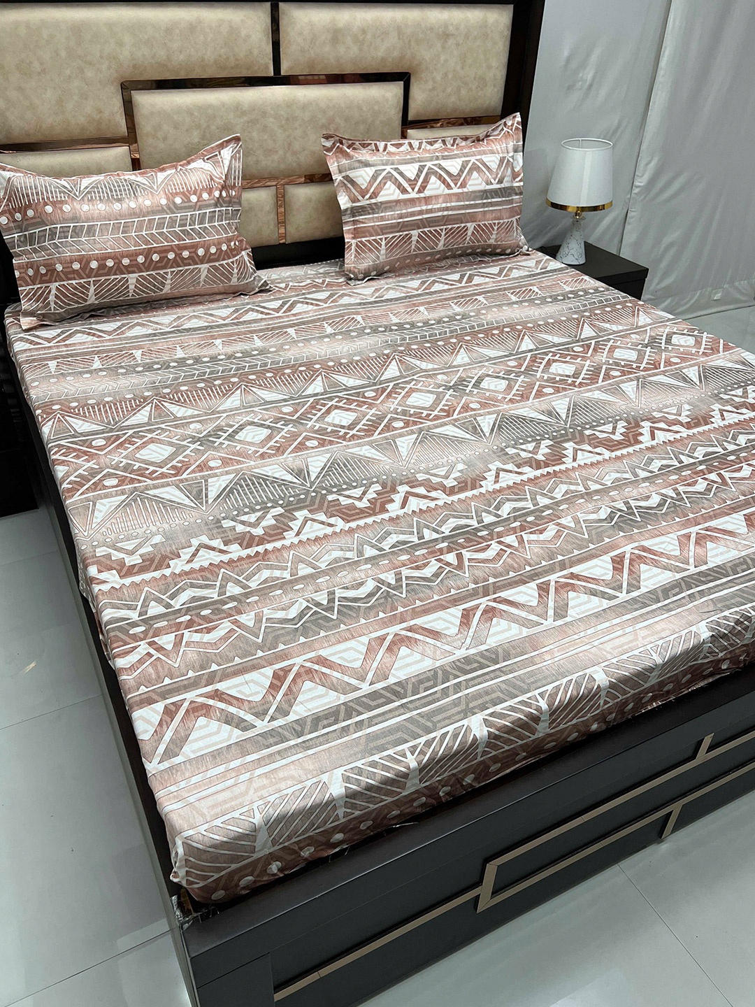 

Pure Decor Brown & White Geometric Pure Cotton 240 TC King Bedsheet with 2 Pillow Covers
