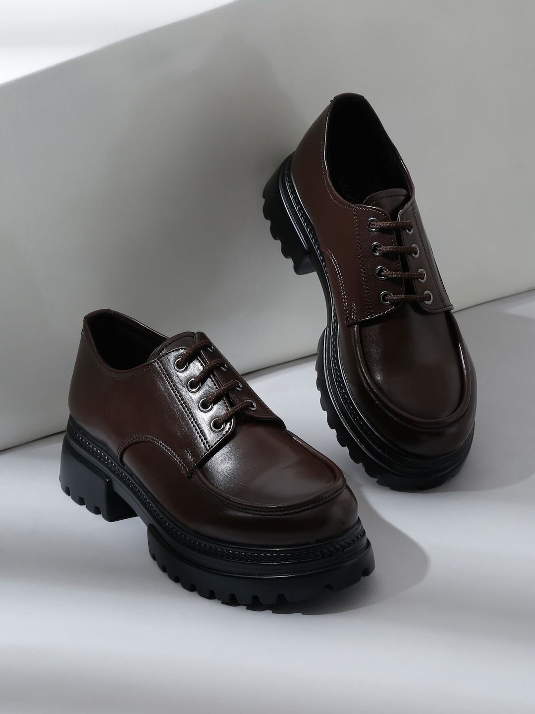 

VALIOSAA Women Lightweight Lace-Up Derbys, Brown